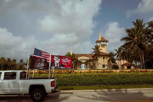 Cuộc khám xét im lặng và sóng gió bên ngoài Mar-a-Lago