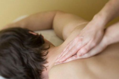 Dàn cảnh lấy trộm tiền của khách massage