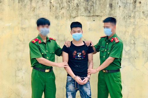 Nữ sinh bị cháu họ cùng tuổi giở trò đồi bại sau buổi liên hoan