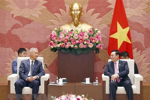 Chủ tịch Quốc hội tiếp Bí thư Thành ủy, Chủ tịch HĐND thủ đô Vientiane