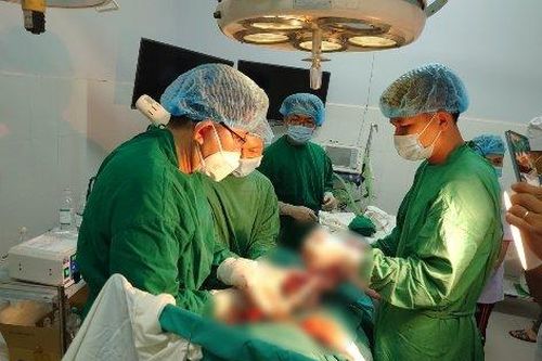 Phẫu thuật cứu thai phụ qua cơn thập tử nhất sinh