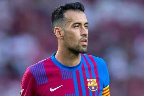 Busquets đồng ý giãn nợ lương để giúp Barca
