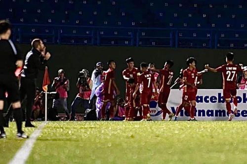 CĐV Thái Lan: 'Thua Việt Nam quen rồi, đến Lào cũng không sợ mình nữa'