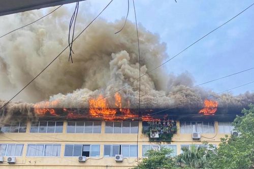 Cháy lớn tại tòa nhà văn phòng trên đường Trường Chinh Hà Nội