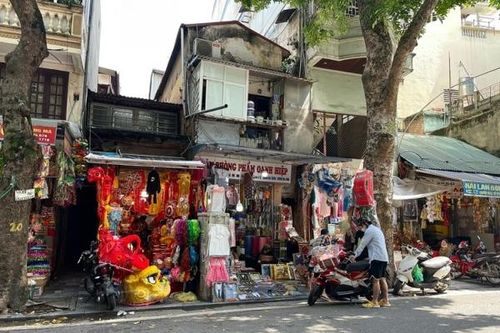 Cận kề ngày Rằm tháng 7, 'thủ phủ' vàng mã khu phố cổ Hà Nội vẫn ảm đạm