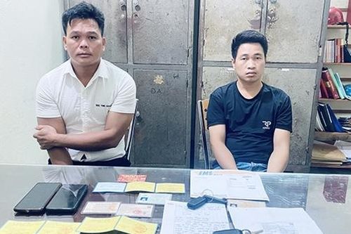 Mua giấy đăng ký xe giả trên mạng rồi nhận gửi bằng bưu phẩm