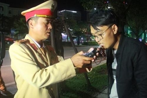 Tài xế có 'hơi men' lái ôtô gây tai nạn rời khỏi hiện trường bị phạt 63 triệu đồng