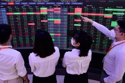 Có nên mua cổ phiếu vào tháng Ngâu?