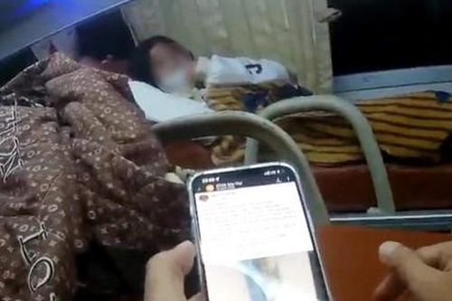CSGT chặn xe khách giải cứu bé gái nghi bị lừa bán ra nước ngoài