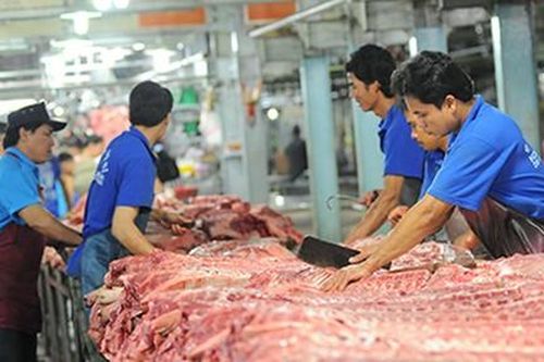Xăng dầu giảm giá, vì sao giá hàng hóa, dịch vụ vẫn tăng?