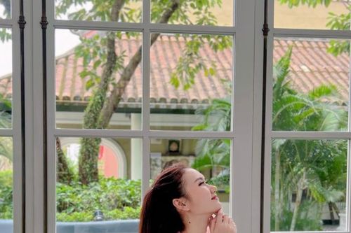 Sao Việt 10/8: Hương Giang phát cáu khi bị yêu cầu 'sống đúng tuổi'