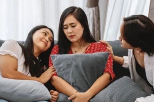 Có những 'bà cô' khiến chị dâu rơi nước mắt