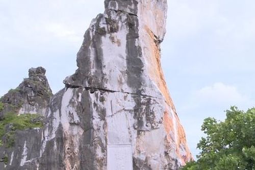 Thanh Hóa: Hòn Vọng Phu bị sét đánh, đe dọa sự nguyên trạng của thắng cảnh
