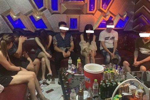 Bí ẩn dịch vụ ngầm trong quán karaoke Nhật Thủy