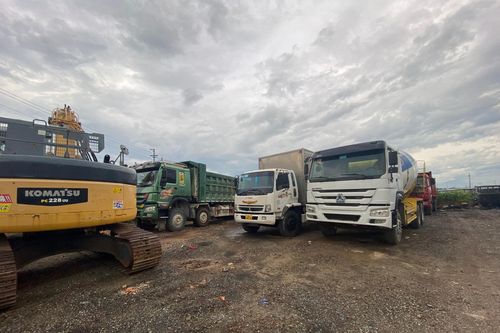 Bắt 2 đối tượng buôn lậu xe ô tô từ Lào về Việt Nam