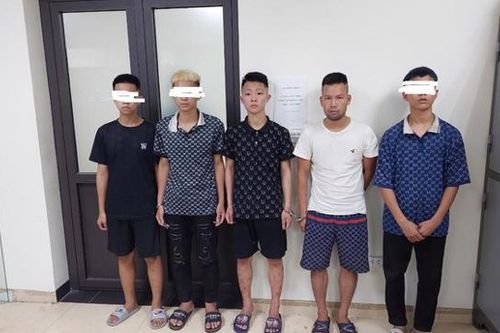 Bắt 5 đối tượng dùng dao đâm 2 thanh niên, cướp điện thoại tại Hà Đông