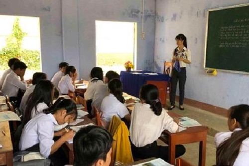 Quảng Ngãi: Tìm giải pháp để học sinh trượt lớp 10 Lý Sơn không bỏ học