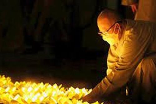 Năm nay anh thiếu mẹ lẫn dì