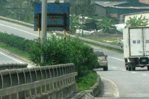 Cấm ô tô tải, xe khách trên 16 chỗ lưu thông qua cầu Bình Phước 1