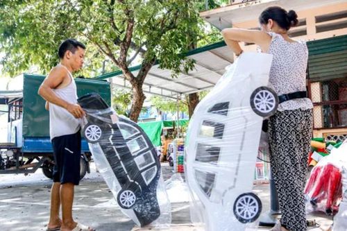 Chi tiền triệu mua 'xe sang', 'túi hàng hiệu' cúng rằm tháng 7