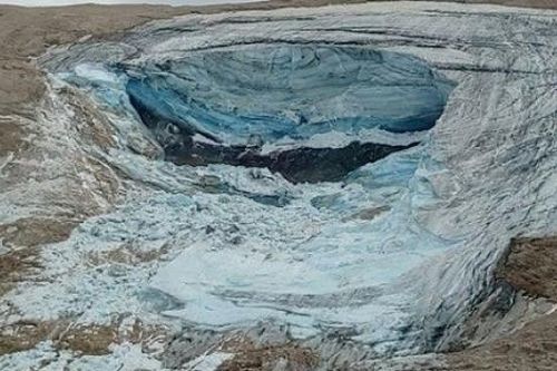 Nhiệt độ tăng nhanh, 200 sông băng trên dãy núi Alps biến mất