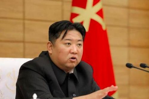Triều Tiên hé lộ ông Kim Jong Un cũng bị sốt trong đợt bùng phát COVID-19
