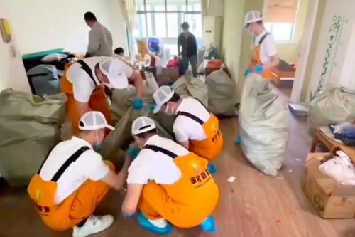 Nam giới làm nghề giúp việc nhà