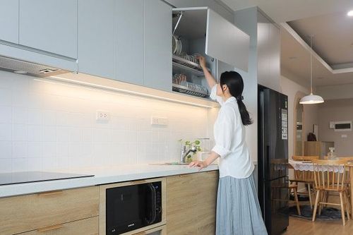 Cảnh sắc mùa thu trong căn hộ xinh xắn, tone màu nhạt của cô gái trẻ