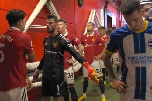 Erik ten Hag khiến Harry Maguire thêm khốn khổ vì sự cố khó đỡ
