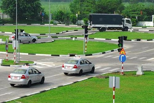 Phải bỏ tên 'Trung tâm đào tạo lái xe'?