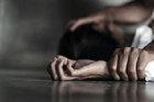 Cậu trai làm 'chuyện người lớn' với bạn gái 13 tuổi, bị phụ huynh phát hiện