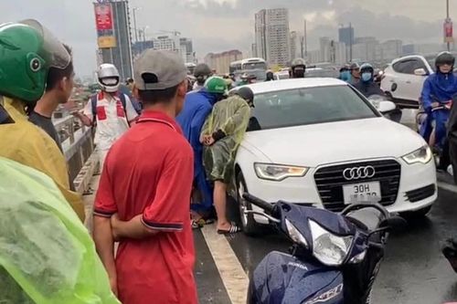 Người đàn ông tử vong dưới chân cầu Nhật Tân là chủ nhân xe Audi