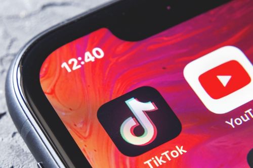 Giới trẻ Mỹ rời bỏ Facebook, chuyển sang YouTube và TikTok