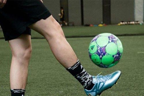 Xôn xao chuyện chú rể nhờ anh trai đón dâu để đi đá bóng
