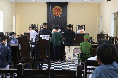 Nam sinh đâm thầy hiệu trưởng tử vong để cướp tài sản lĩnh án