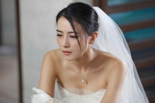 Người yêu cũ của tôi bỗng xuất hiện tại đám cưới, cầm điện thoại dọa phát clip nóng và phản ứng của chồng khiến gã thất thểu ra về