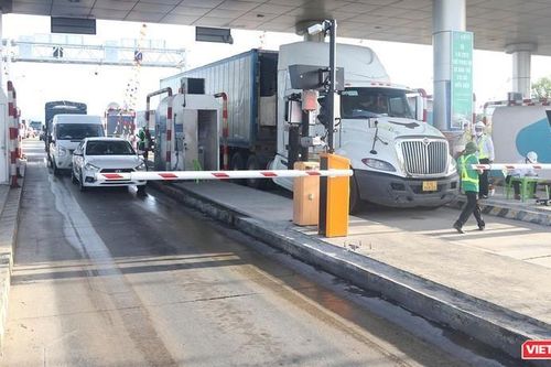 Đề xuất bắt buộc dán thẻ thu phí không dừng khi đăng kiểm xe