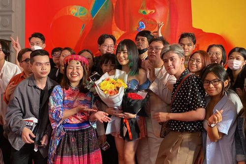 Hoàng Thùy Linh bị fan 'đánh úp', visual qua cam thường khiến fan xuýt xoa