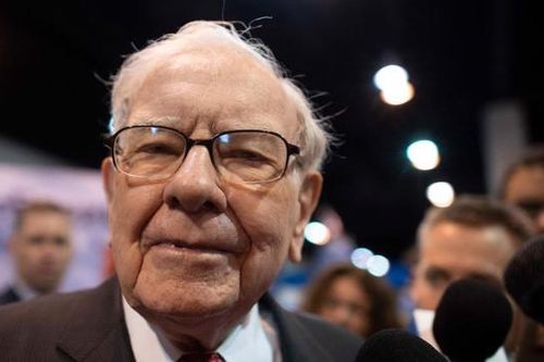 Warren Buffett có quan điểm như thế nào về tiết kiệm?