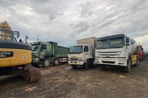 Tạm giam 2 đối tượng buôn lậu xe ô tô từ Lào về Việt Nam