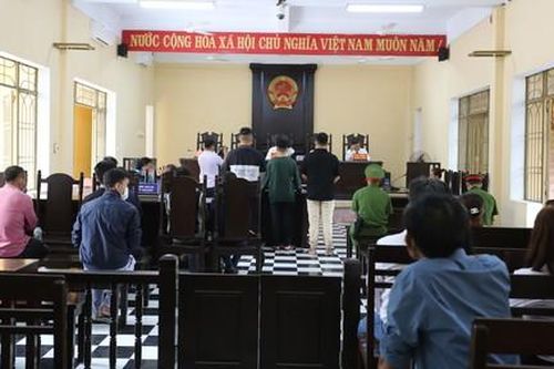 Nam sinh cướp tài sản, đâm thầy hiệu trưởng tử vong lãnh 12 năm tù