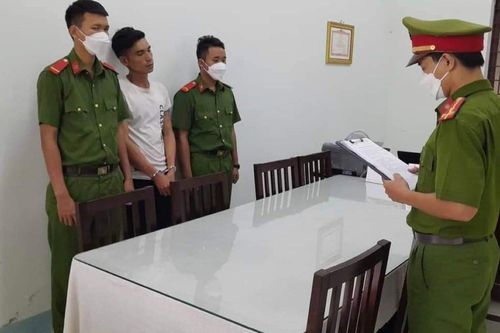 Bắt khẩn cấp kẻ dùng rựa tấn công cán bộ công an ở Quảng Nam