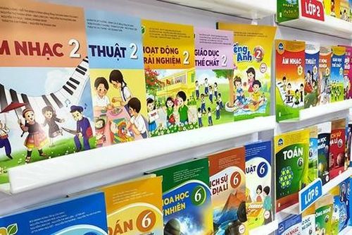 Đã có đường dây nóng hỗ trợ phụ huynh và teen trong quá trình tìm mua sách giáo khoa