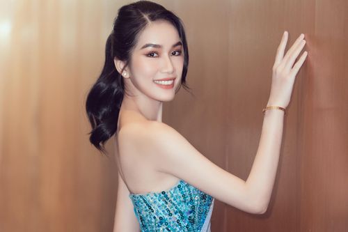 Phương Anh mặc trang phục lấy cảm hứng từ hoa Trạng nguyên tại 'Hoa hậu Quốc tế 2022'
