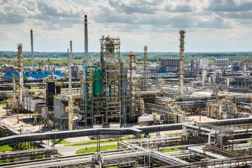 Một ngân hàng châu Âu đồng ý thanh toán phí vận chuyển dầu mỏ của Nga qua Ukraine