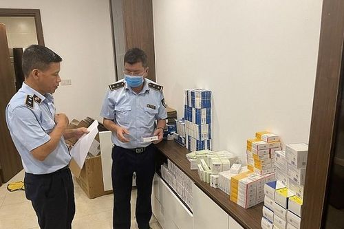'Đột kích' kho thuốc tây trôi nổi giá rẻ tại chung cư Hà Nội Center Point