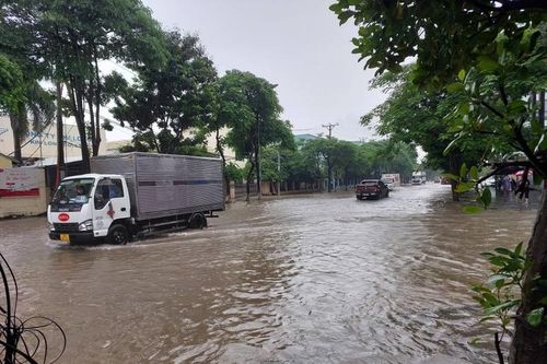 Hà Nội: Cụm công nghiệp Từ Liêm ngập trong biển nước