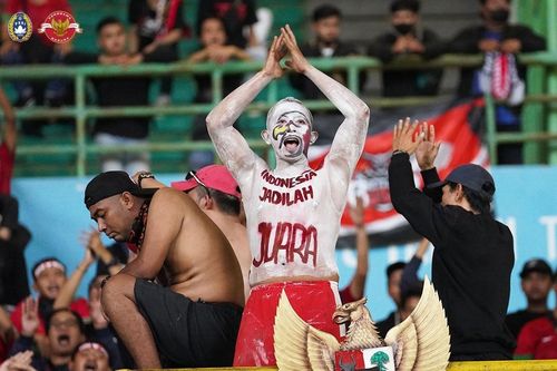 CĐV Indonesia tấn công cầu thủ Myanmar, lo ngại cho U16 Việt Nam