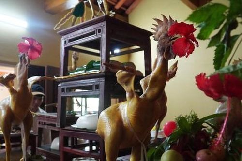 Đẹp mắt mâm cỗ 'gà bay' cúng Rằm tháng 7 ở Hà Tĩnh