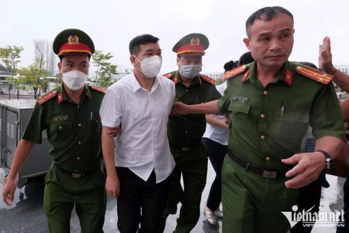 Cựu đại tá Phùng Anh Lê phủ nhận cáo buộc, đề nghị đình chỉ xét xử